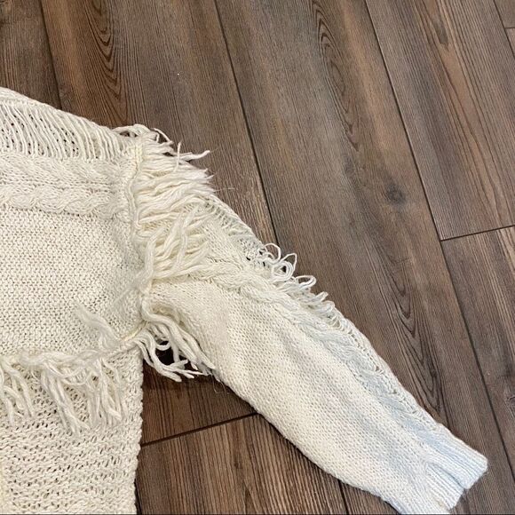 BP White Distressed Sweater Medium - Picture 6 of 9